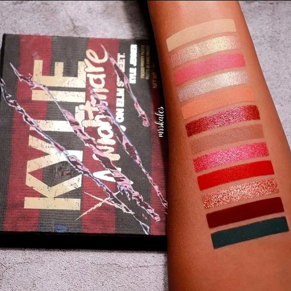 A Nightmare On Elm Street Pressed Powder Palette - Picture 3 of 16